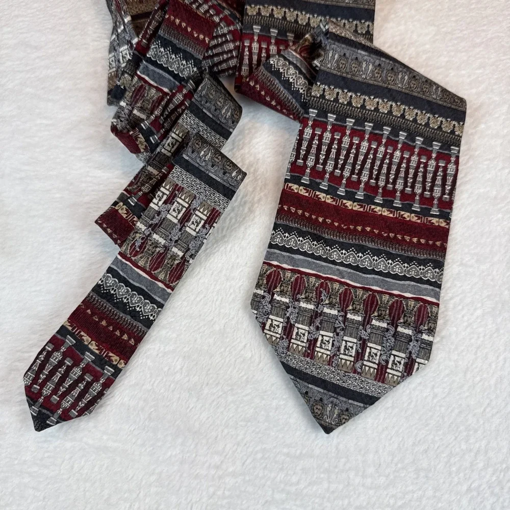 Vintage Tesoro Rosso 100% Silk Tie Geometric Pattern